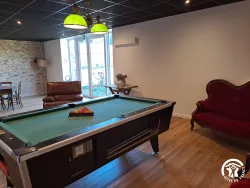 Table de billard au Domaine des Hirondelles