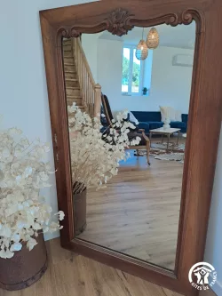 Salon décoré de fleurs séchées au Domaine des Hirondelles