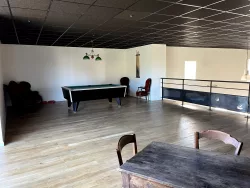 Table de billard et mezzanine au Domaine des Hirondelles
