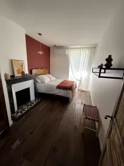 Chambre avec cheminée au Domaine des Hirondelles
