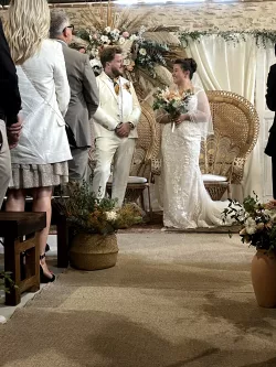 Détail d’une cérémonie de mariage au Domaine des Hirondelles